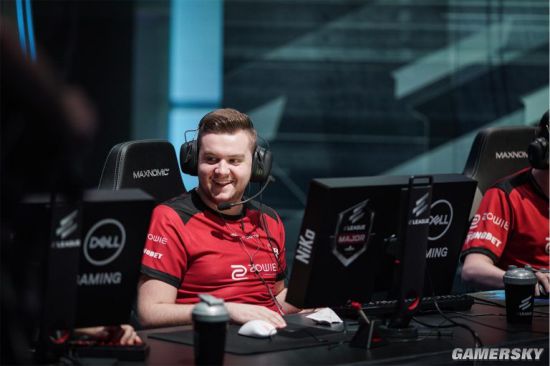 Viper：我会积极参与下路BP，个人更喜欢2V2对线